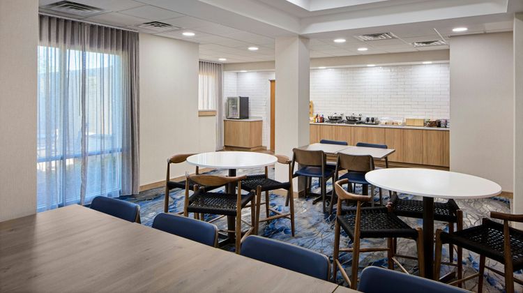 Fairfield Inn & Suites Cleveland Avon Restaurant