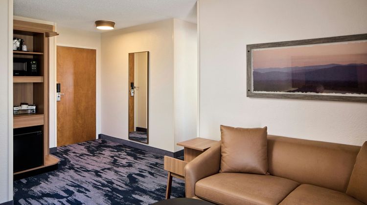 Fairfield Inn & Suites Cleveland Avon Room