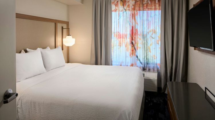 Fairfield Inn & Suites Cleveland Avon Room
