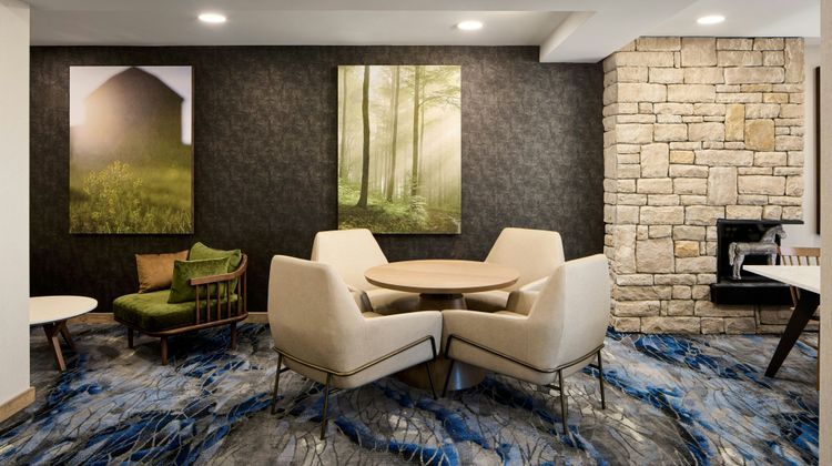 Fairfield Inn & Suites Cleveland Avon Lobby