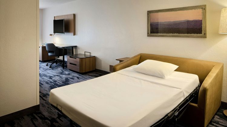 Fairfield Inn & Suites Cleveland Avon Room