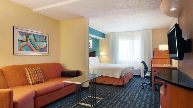 Fairfield Inn & Suites Waco South Room