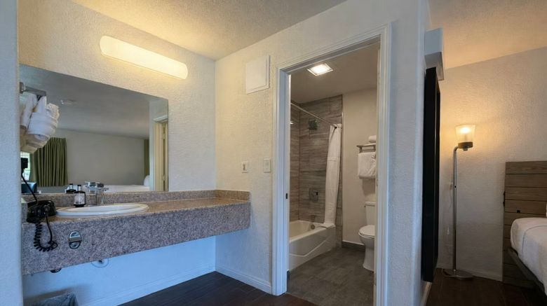 <b>Fishermans Cove Inn Room</b>. Images powered by <a href="https://www.leonardoworldwide.com/" title="Leonardo Worldwide" target="_blank">Leonardo</a>.