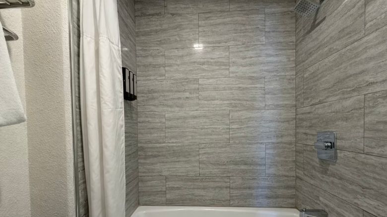 <b>Fishermans Cove Inn Room</b>. Images powered by <a href="https://www.leonardoworldwide.com/" title="Leonardo Worldwide" target="_blank">Leonardo</a>.
