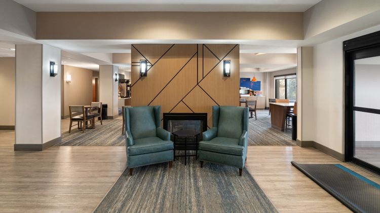 Holiday Inn Express Exterior
