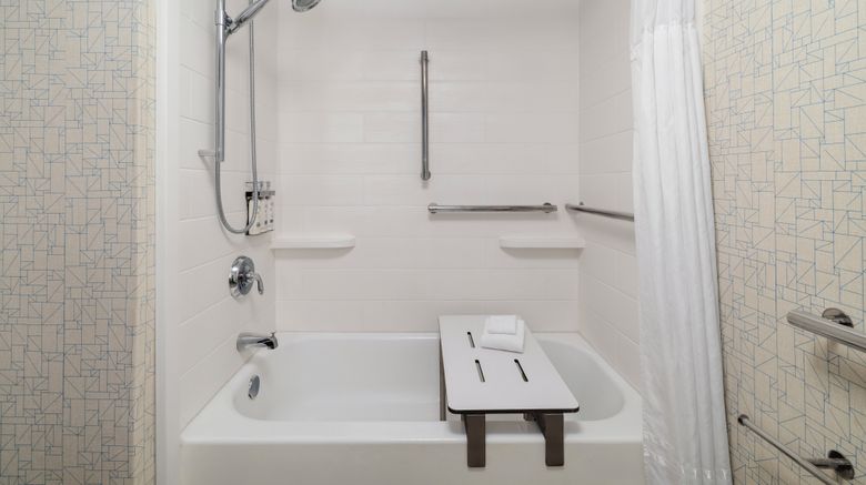 <b>Holiday Inn Express & Stes Dwtn/Conv Ctr Room</b>. Images powered by <a href="https://www.leonardoworldwide.com/" title="Leonardo Worldwide" target="_blank">Leonardo</a>.