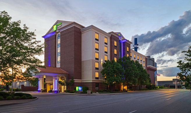 Holiday Inn Express & Stes Dwtn/Conv Ctr Exterior