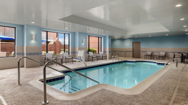 Holiday Inn Express & Stes Dwtn/Conv Ctr Pool