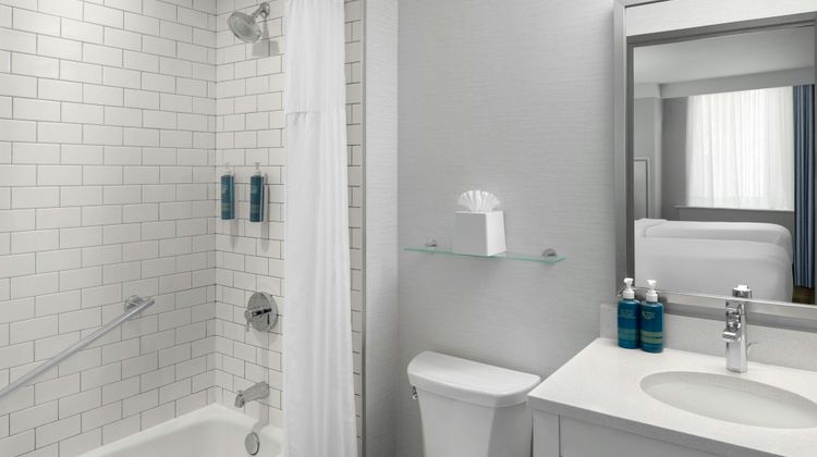 Four Points by Sheraton NYC Downtown Room