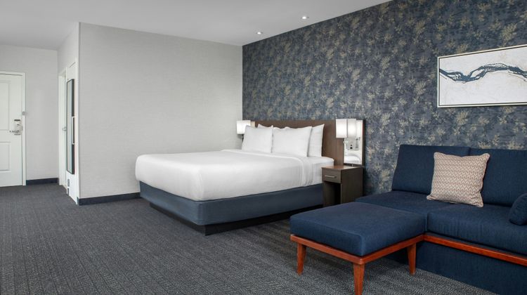 Courtyard Richmond Downtown Suite