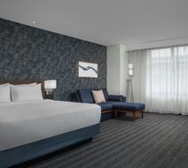 Courtyard Richmond Downtown Suite