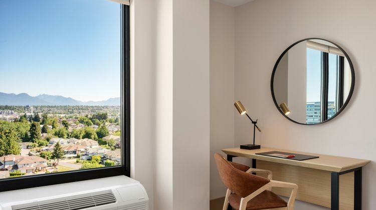 Red Roof PLUS+ Vancouver Airport Room