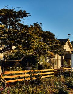 Hill House Inn