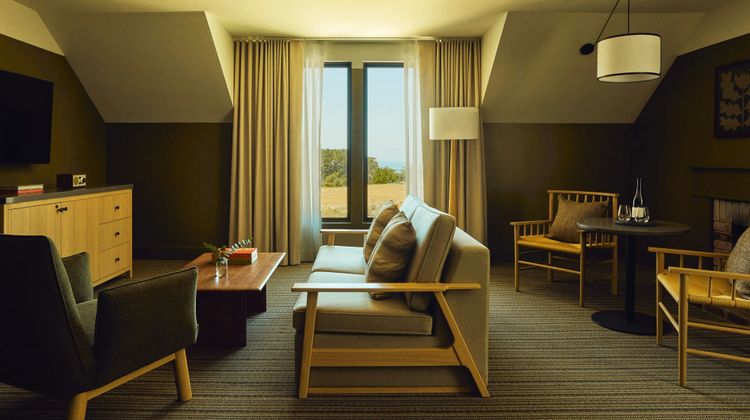 Hill House Inn Suite