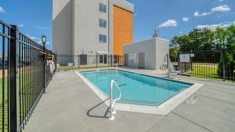 Holiday Inn Exp Suites Univ Area Pool