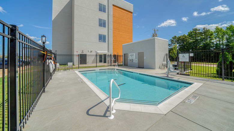 <b>Holiday Inn Exp Suites Univ Area Pool</b>. Images powered by <a href="https://www.leonardoworldwide.com/" title="Leonardo Worldwide" target="_blank">Leonardo</a>.