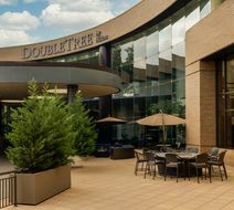 DoubleTree by Hilton Washington Dulles Exterior