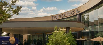 DoubleTree by Hilton Washington Dulles Exterior