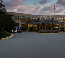 DoubleTree by Hilton Washington Dulles Exterior