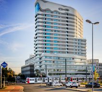 The Zipper Hotel And Apartment Exterior