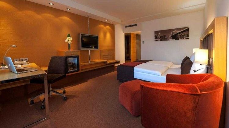 Sunday Am Main Taunus Zentrum Room