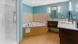 Holiday Inn and Suites Edmonton Airport Suite