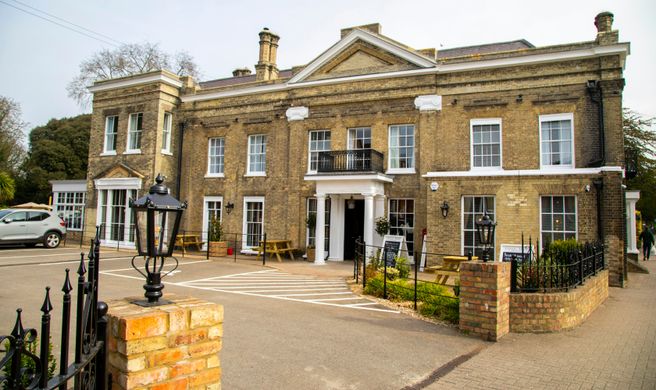The Banyers Hotel Exterior
