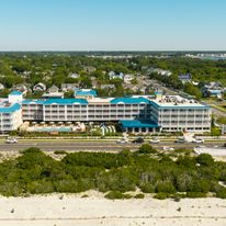 La Mer Beachfront Inn