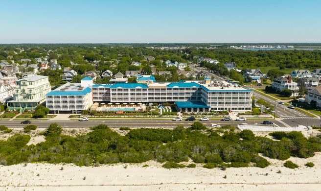 La Mer Beachfront Inn Exterior