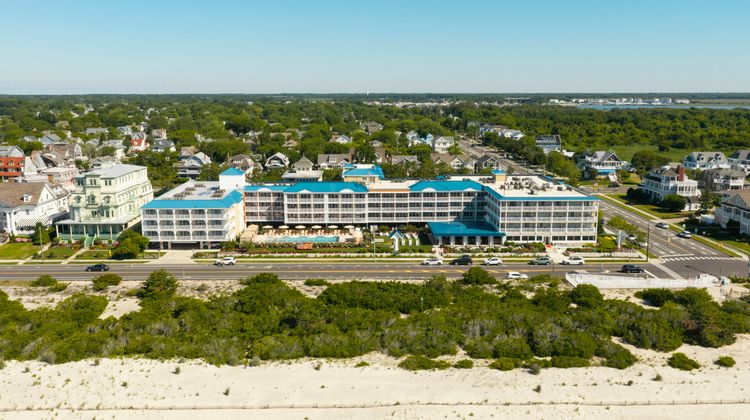 La Mer Beachfront Inn Exterior