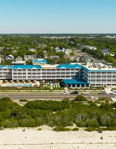 La Mer Beachfront Inn