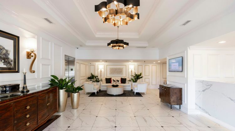 La Mer Beachfront Inn Lobby