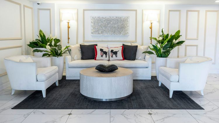 La Mer Beachfront Inn Lobby