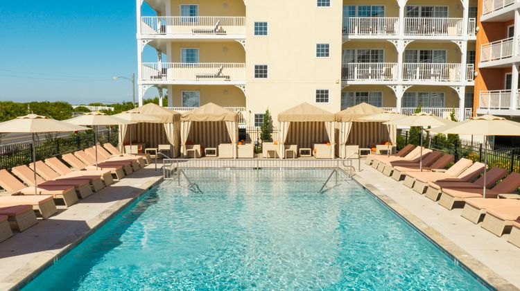 La Mer Beachfront Inn Pool