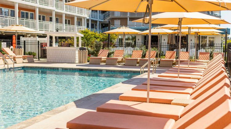 La Mer Beachfront Inn Pool
