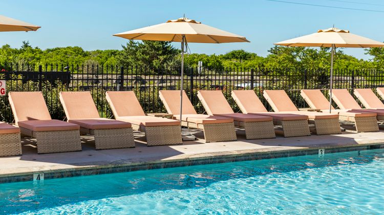 La Mer Beachfront Inn Pool