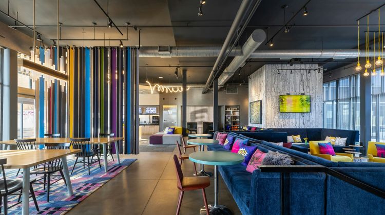 aloft Green Bay Lobby