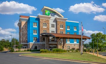 Holiday Inn Express Hot Springs South