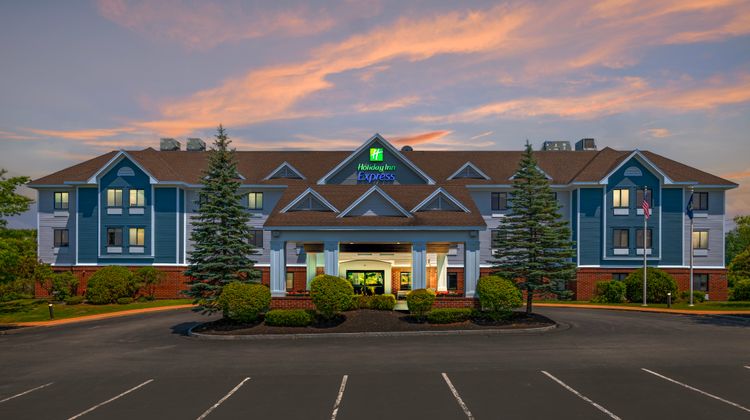 Holiday Inn Express Biddeford Exterior