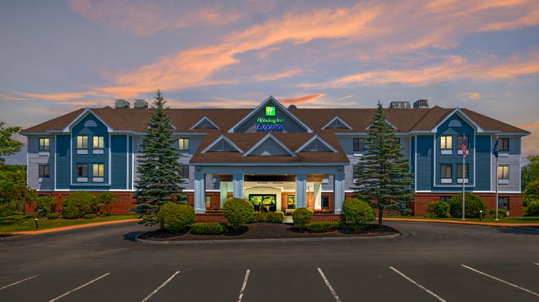 Holiday Inn Express Biddeford Exterior. Images powered by <a href="https://www.leonardoworldwide.com" target="_blank" rel="noopener">Leonardo</a>.
