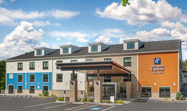 Holiday Inn Express Cape Cod Exterior
