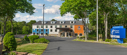 Holiday Inn Express Cape Cod Exterior