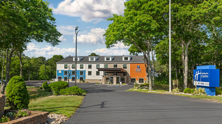 Holiday Inn Express Cape Cod Exterior