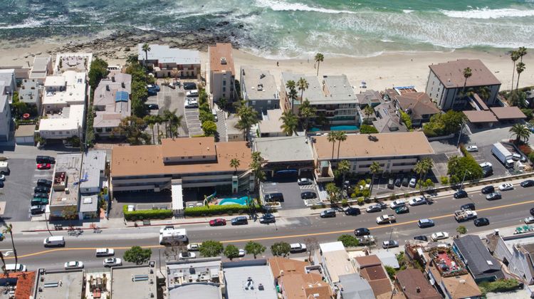 Pacific Edge Hotel Exterior