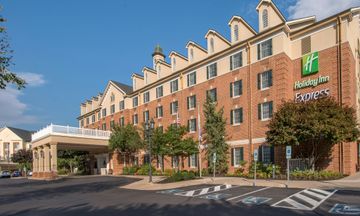 Holiday Inn Express at Williamsburg Sq