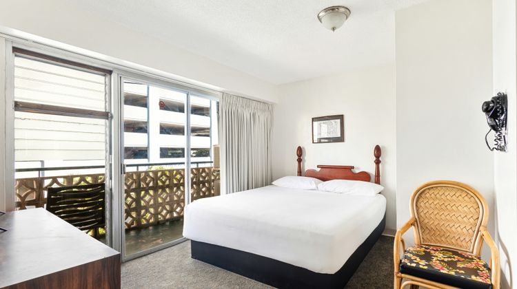 Royal Grove Waikiki Room