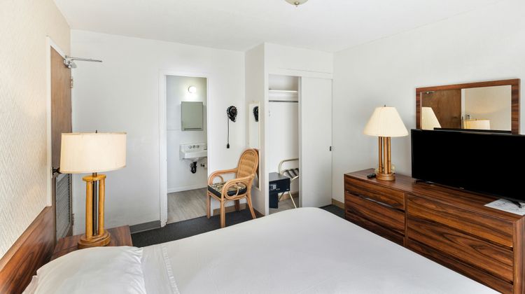 Royal Grove Waikiki Room