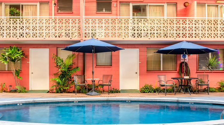 Royal Grove Waikiki Pool