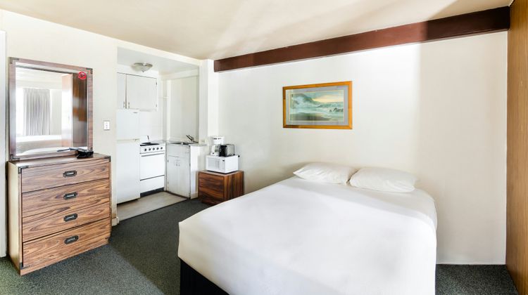 Royal Grove Waikiki Suite