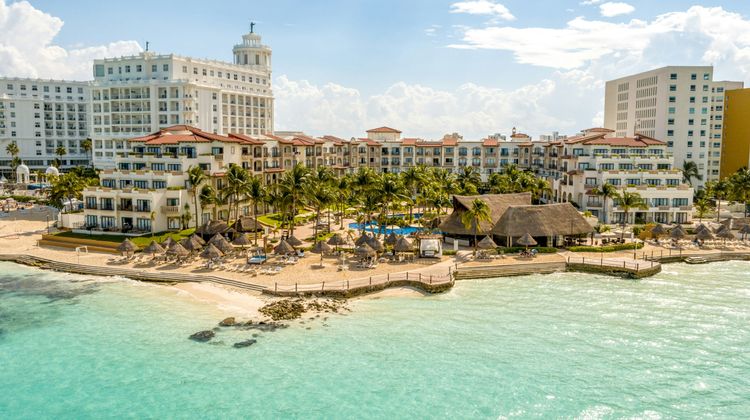 Fiesta Americana Villas Cancun Exterior